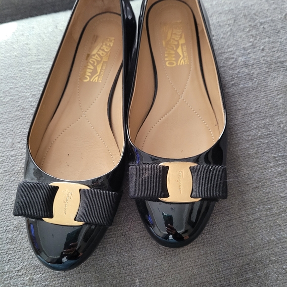 Ferragamo black flats - Picture 4 of 5